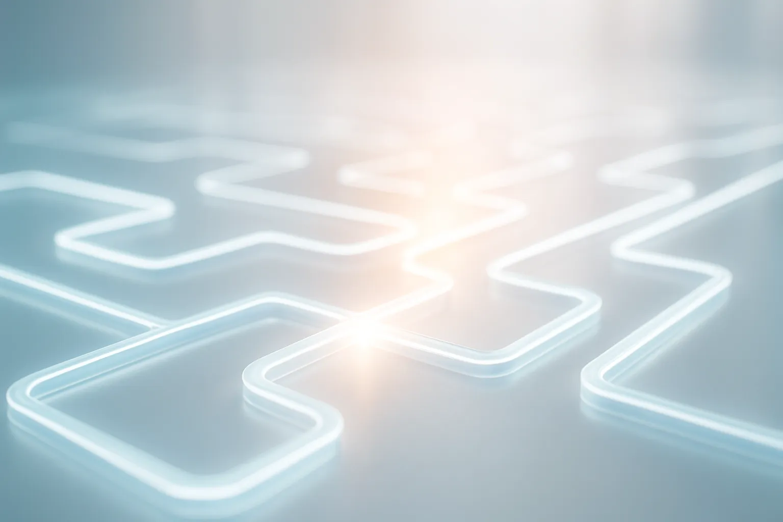 Glühende, labyrinthartige Pfade aus Licht führen in einem futuristischen, hellen Raum auf einen zentralen leuchtenden Punkt zu – symbolisch für starke, anziehende Verlinkungen im digitalen Raum.